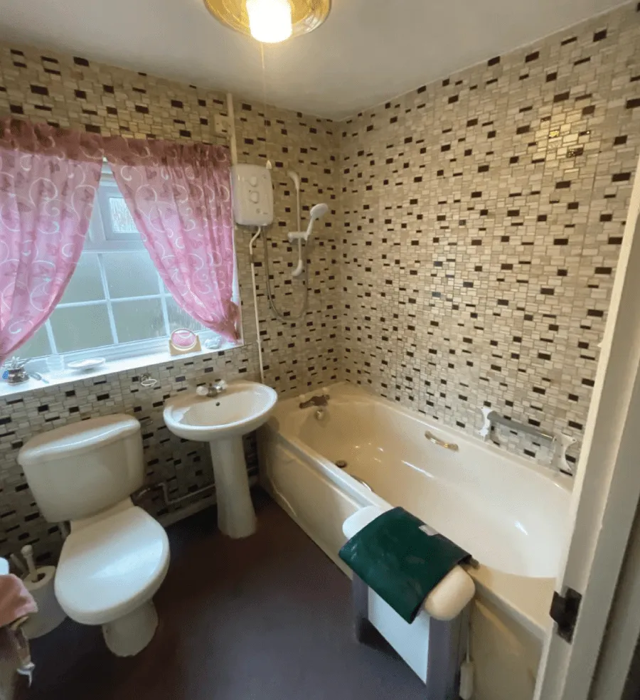 Mr-G, Essex-Before Bath Room