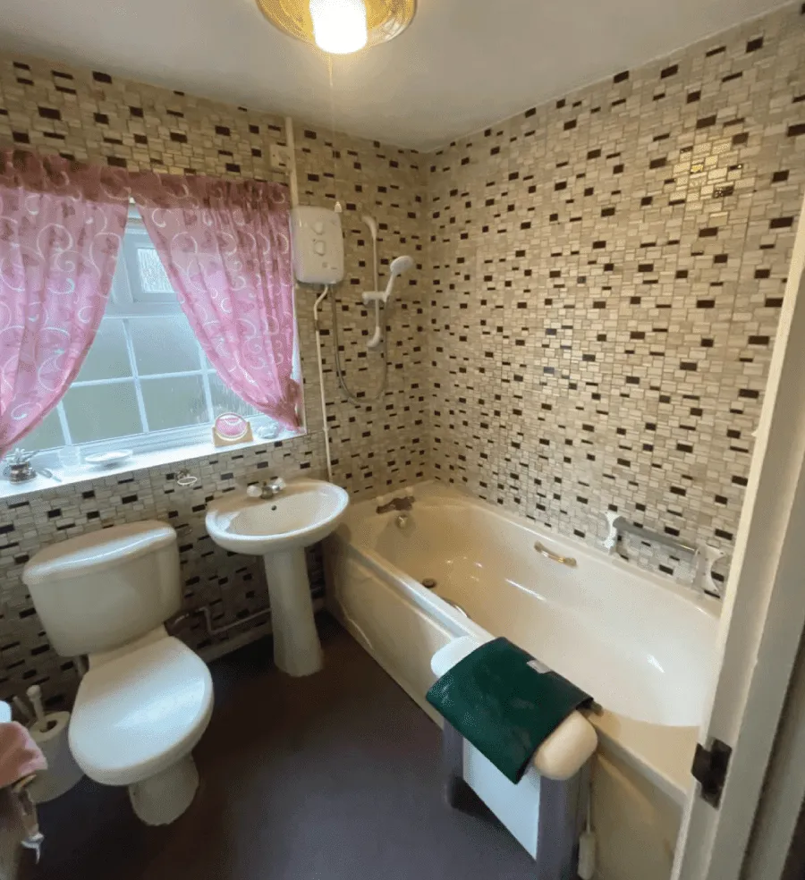 Mr-G, Essex-Before Bath Room
