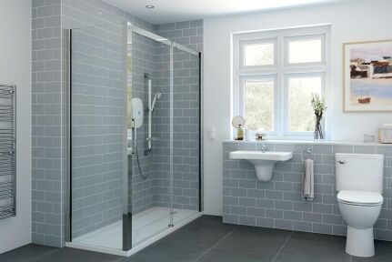 Anti-slip textured low-level shower tray