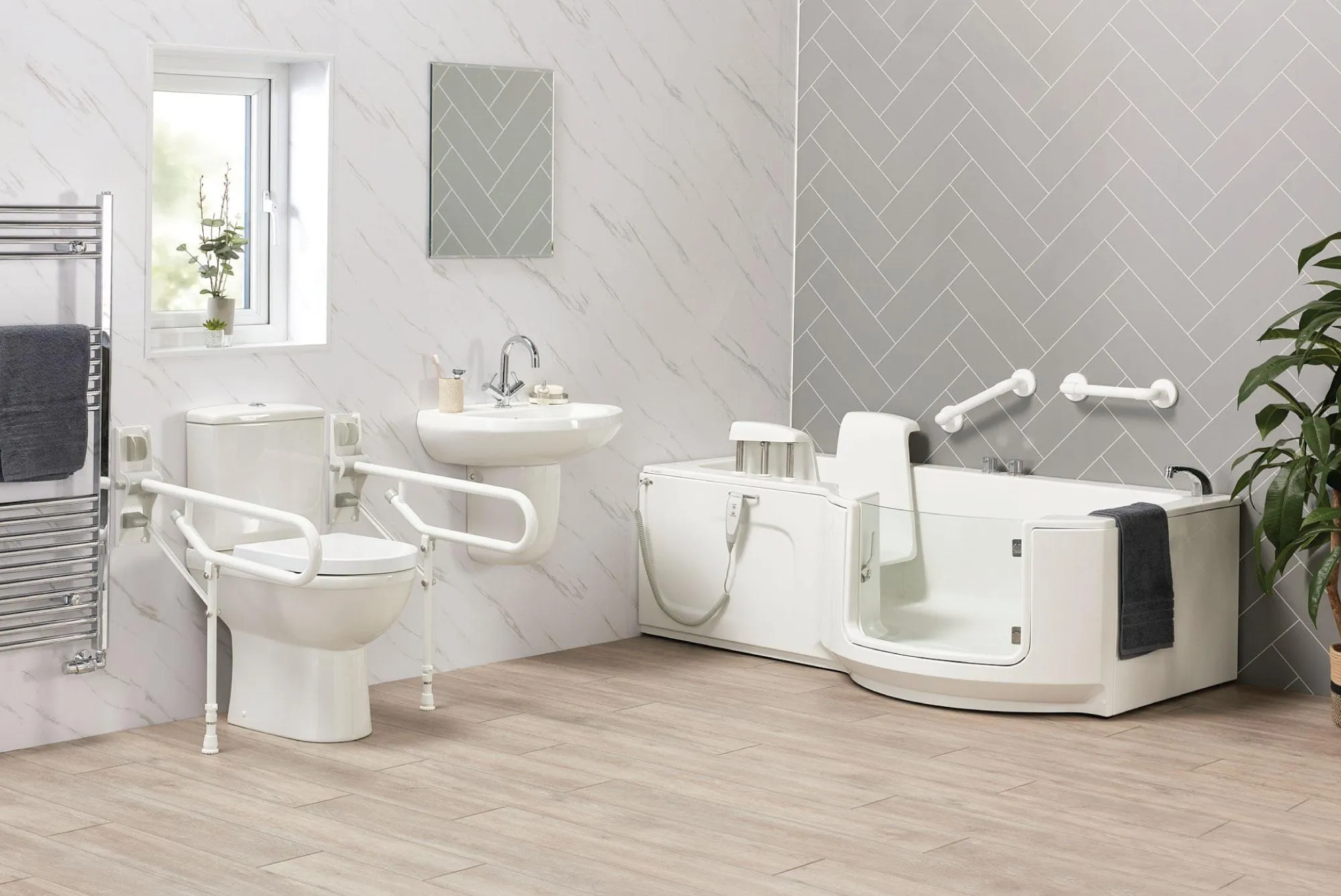 Wolferton curved P-shaped walk-in bath with glass screen and powered lift.