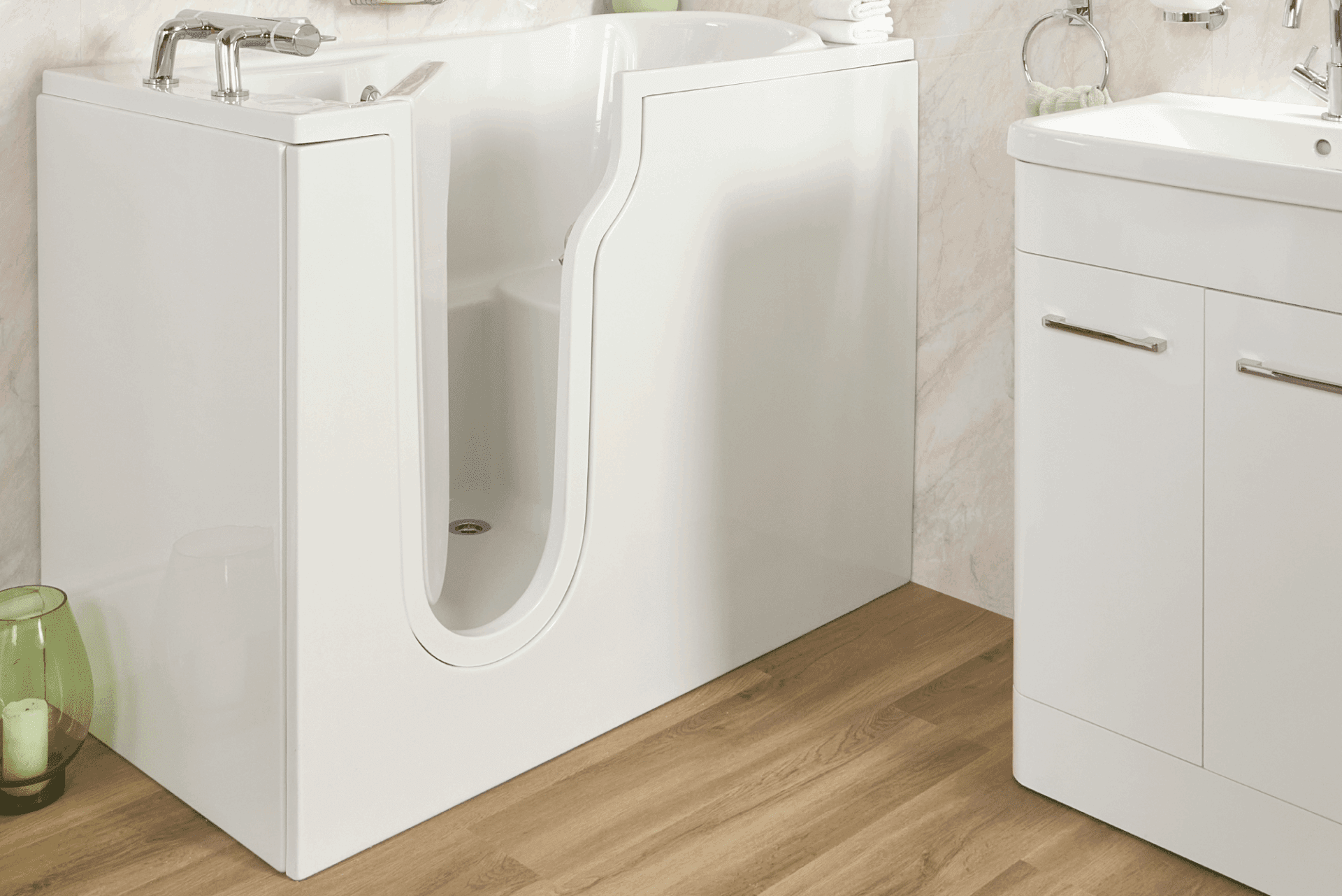 Roma ergonomic contoured seating detail
