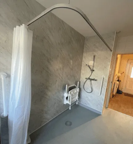 Mrs. S, London After Wet Room