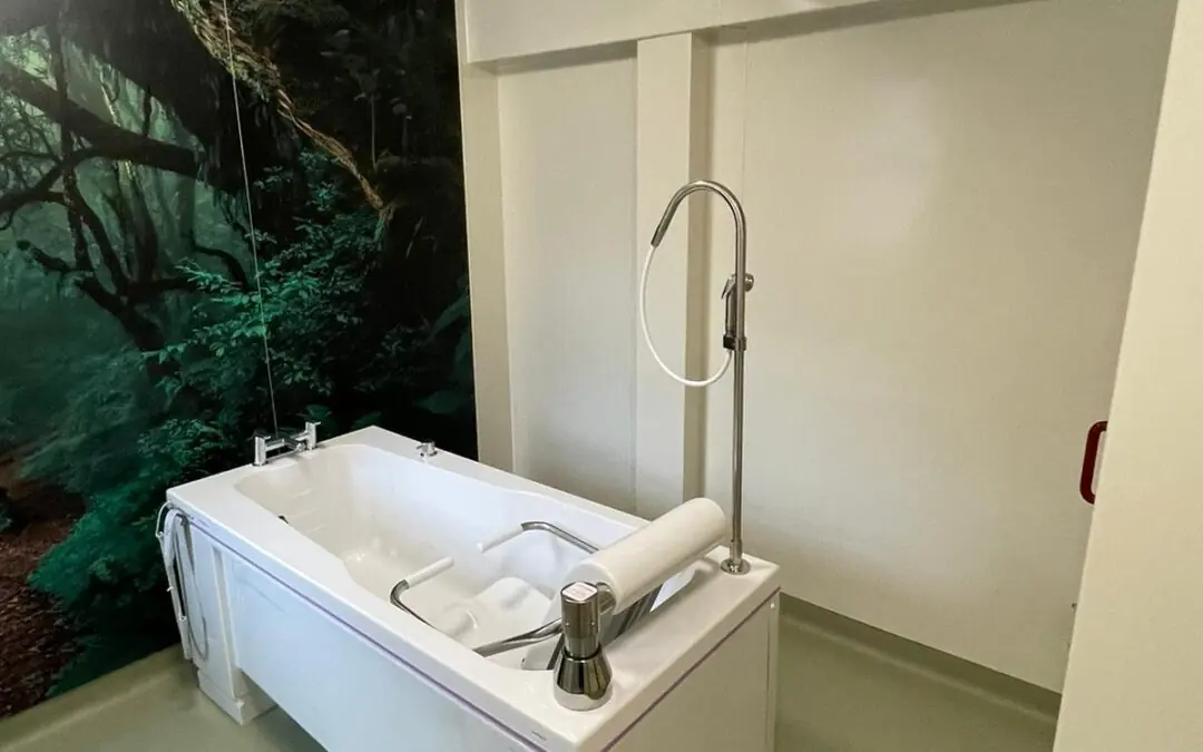 How do walk in baths work?