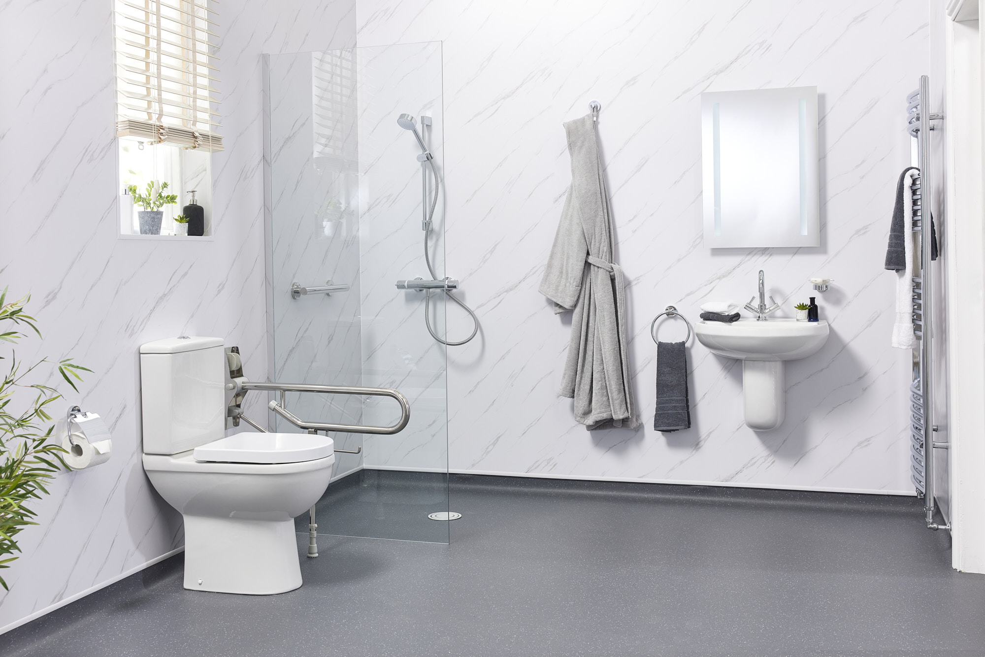 Modern Wet Room with Floating Fixtures