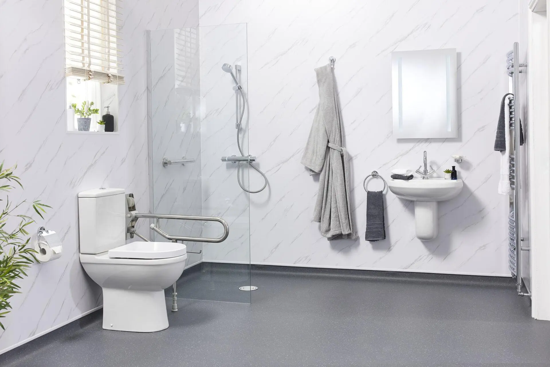 Modern Wet Room with Floating Fixtures