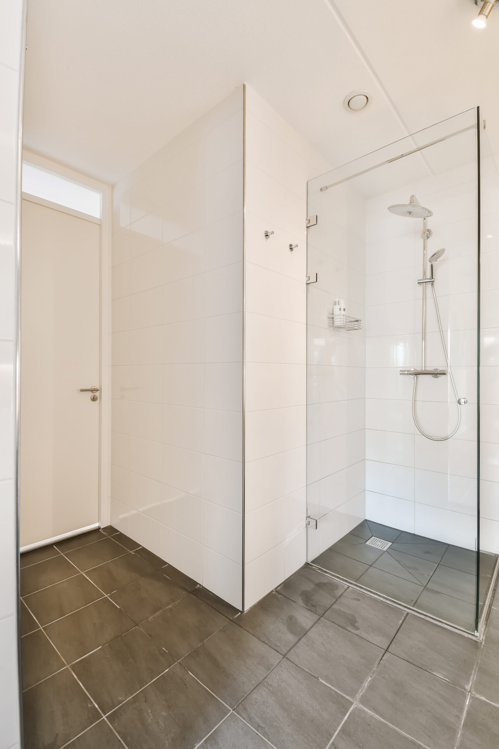 Space-Saving Corner Wet Room