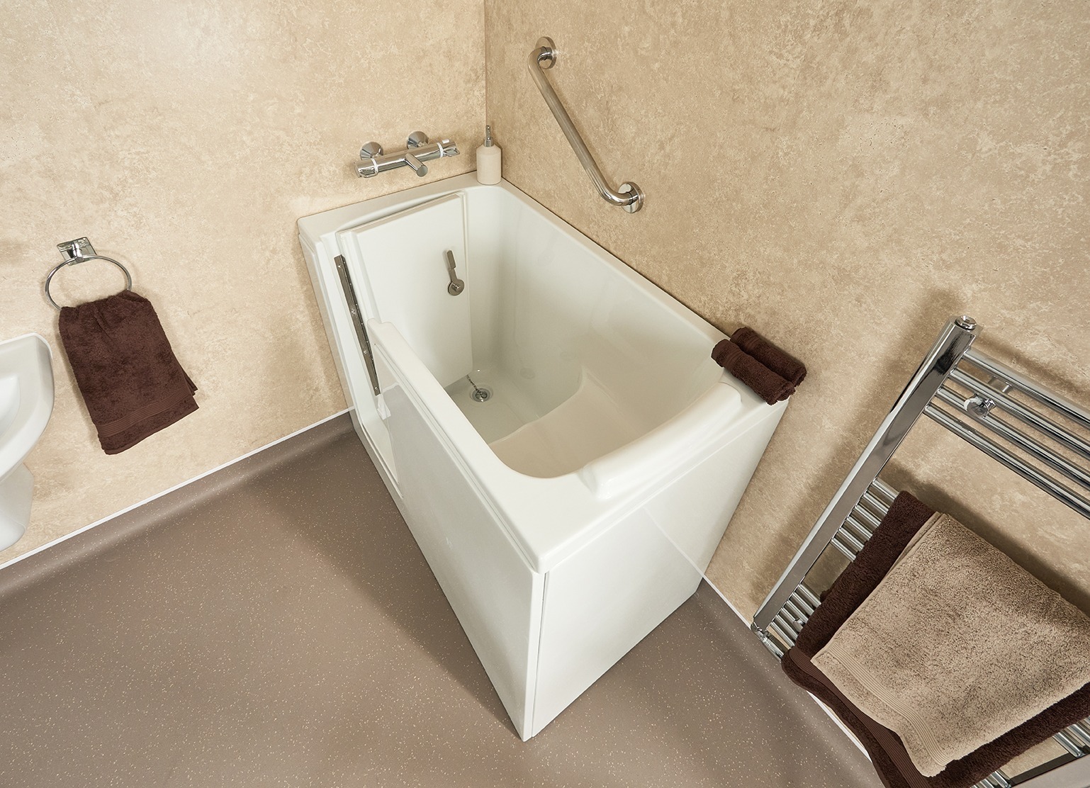 Benefits of Low Profile Bathtub for Safe and Accessible Bathing